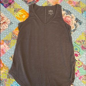 gray tank top